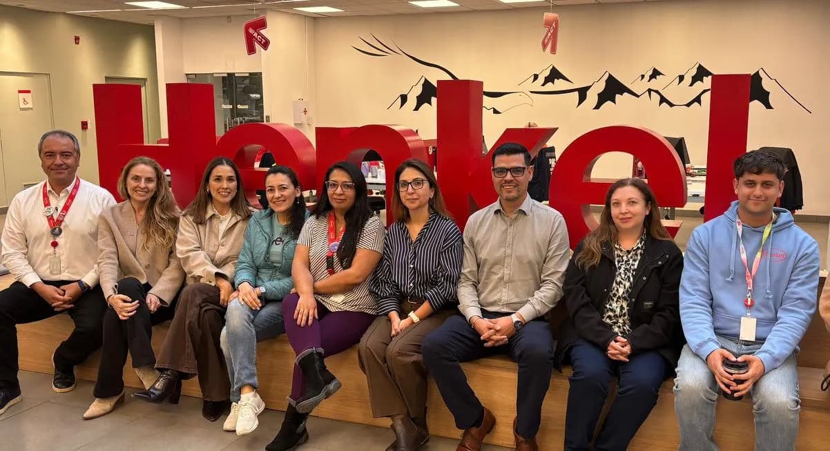 Equipo de Henkel en sus oficinas en Chile